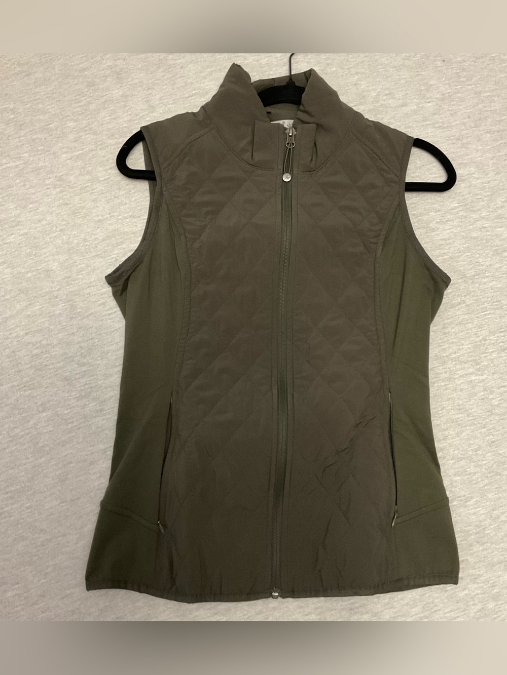 Athleta Quilted Olive Sleeveless Jacket Vest - Women